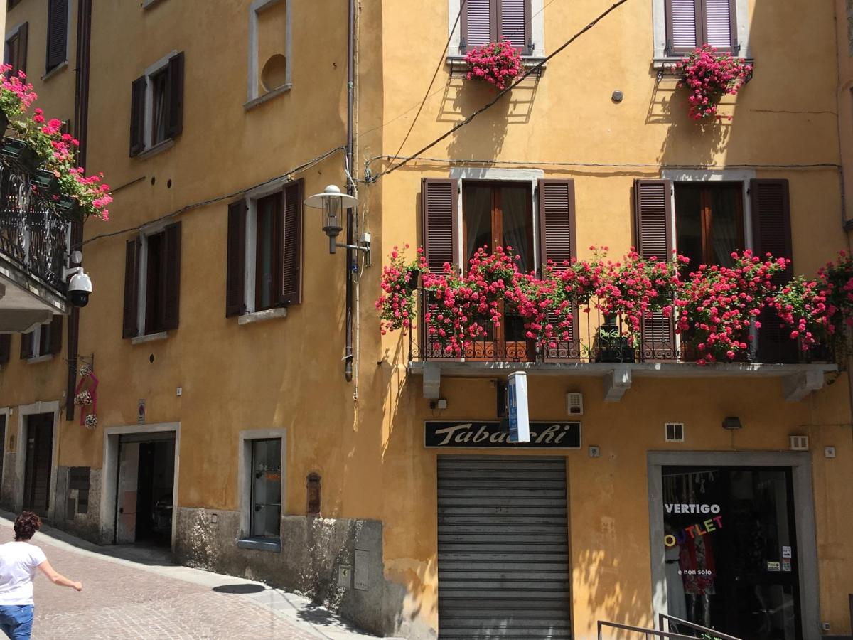 Appartamenti Al Rizzo Dei Santi Lovere Exteriör bild