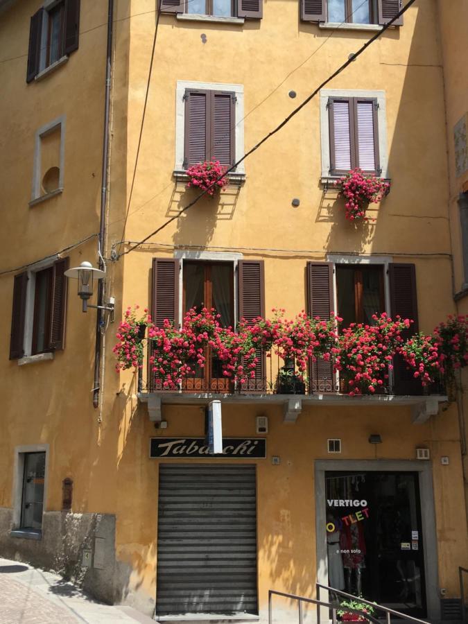 Appartamenti Al Rizzo Dei Santi Lovere Exteriör bild